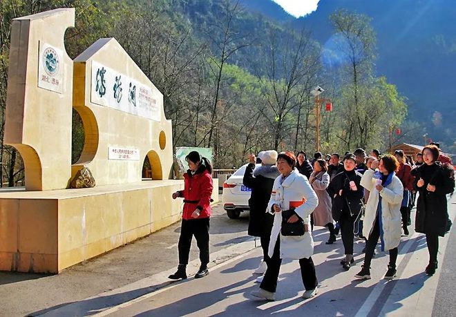 恩施地心谷迎來利川騰龍洞景區(qū)考察團